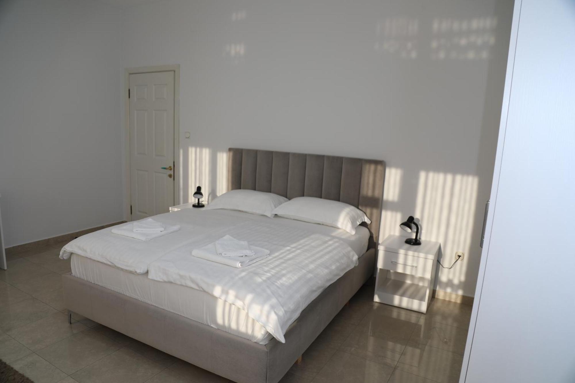 Villa Duka กรูเยอ ภายนอก รูปภาพ