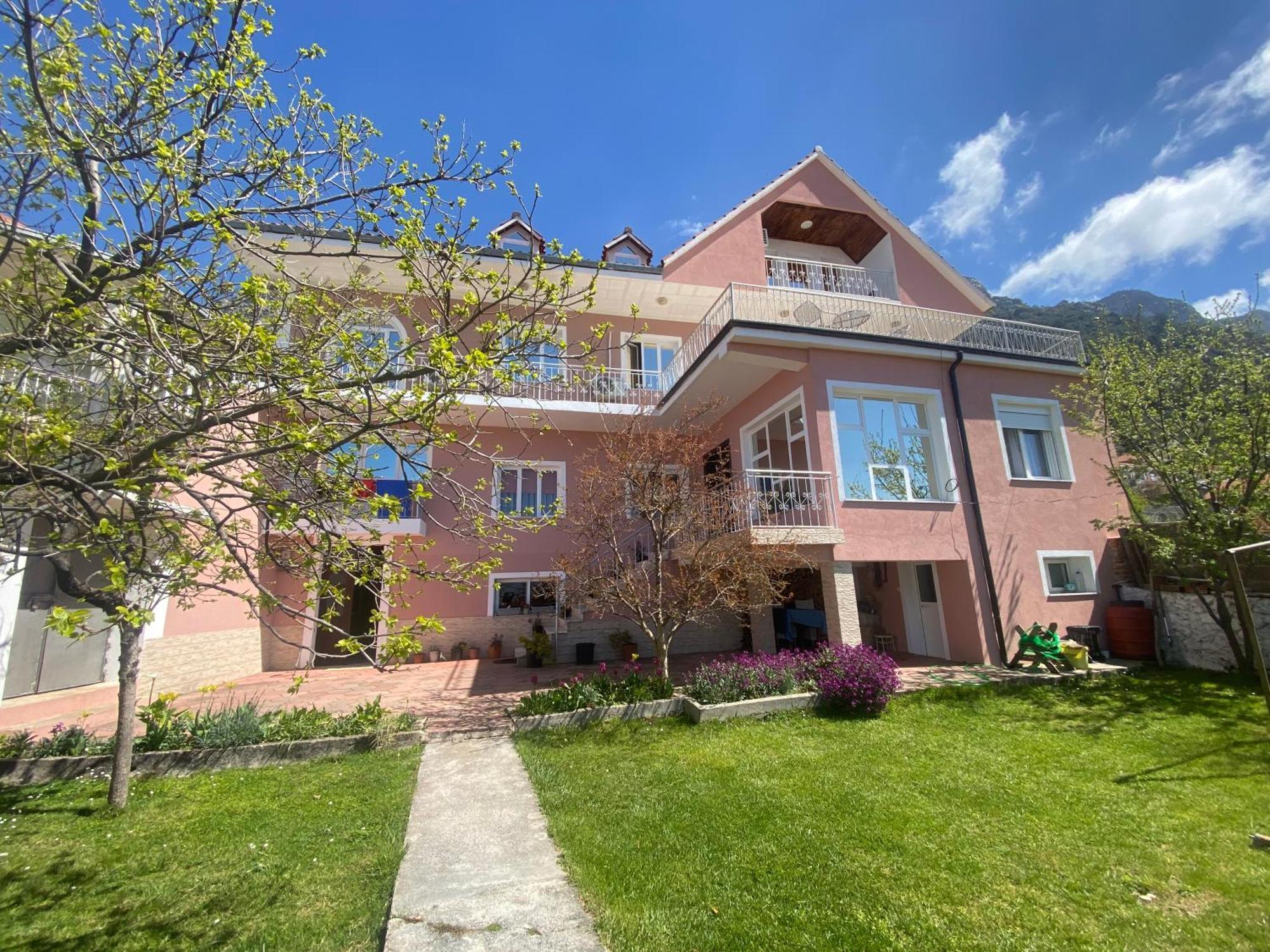Villa Duka กรูเยอ ภายนอก รูปภาพ